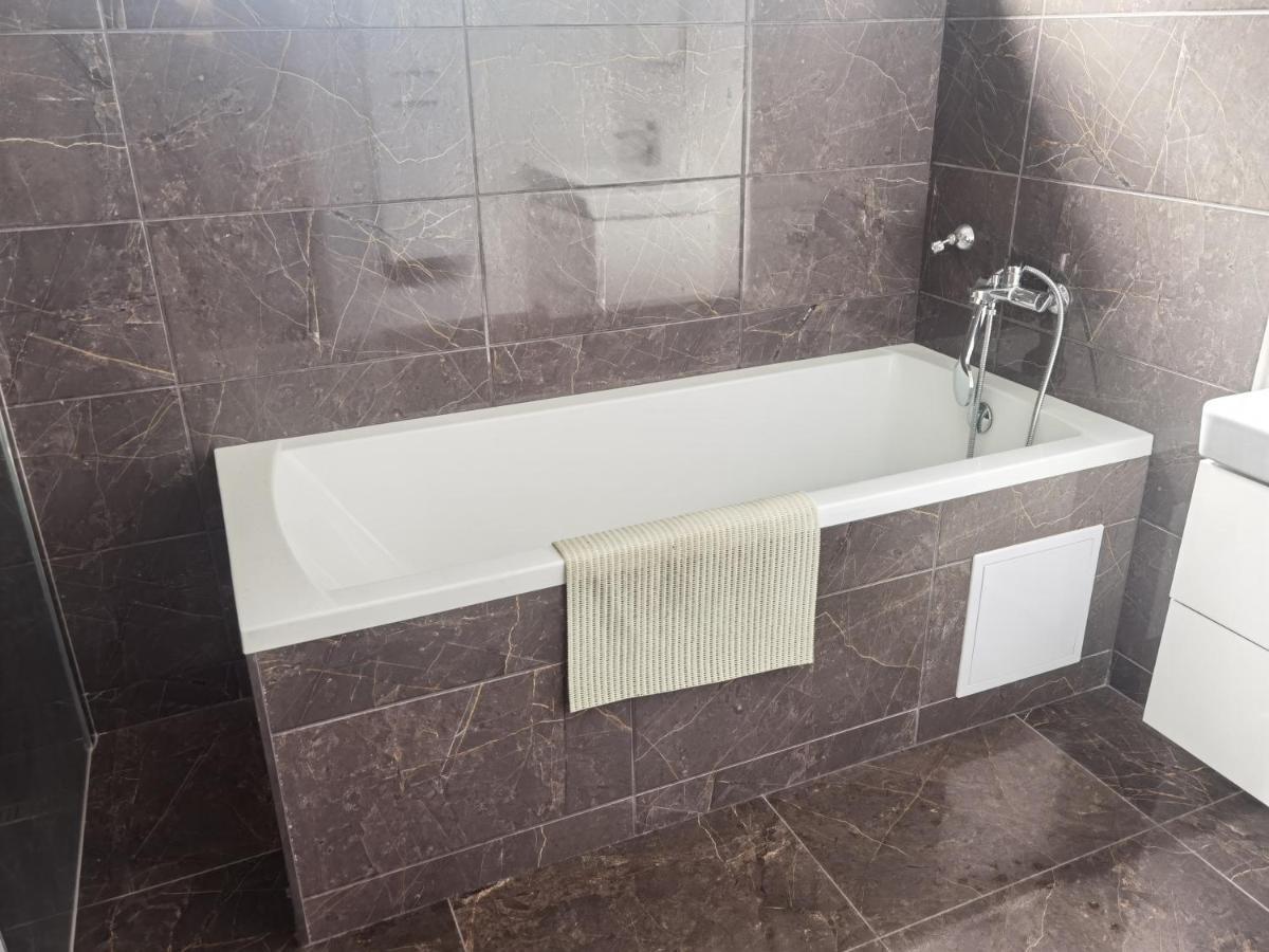 Sunset House Piestany Cervena Veza Διαμέρισμα Banka Εξωτερικό φωτογραφία